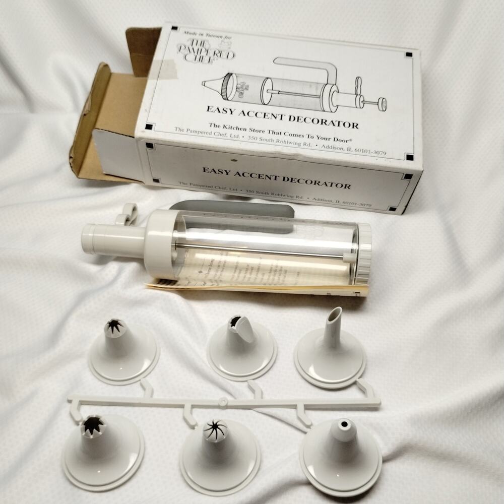 Pampered Chef Easy Accent Decorator 1778 White Cake Frosting Piping Tool 6 Tips